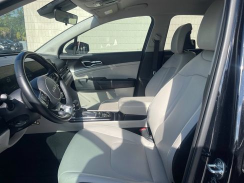 Used 2025 Kia Sportage EX FWD image 12