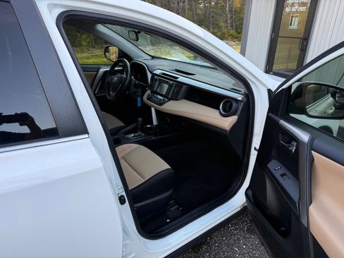 Used 2017 Toyota RAV4 XLE image 9