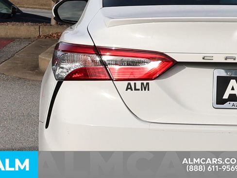 Used 2020 Toyota Camry SE image 13