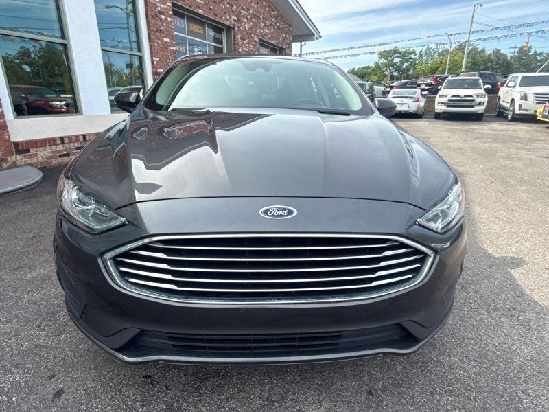 Used 2020 Ford Fusion SE FWD image 2