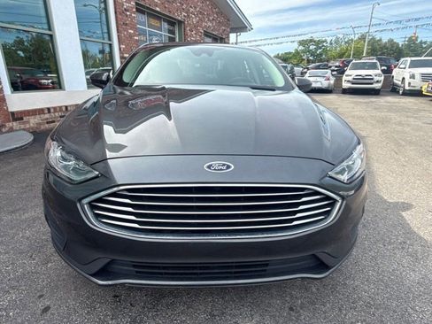 Used 2020 Ford Fusion SE FWD image 2
