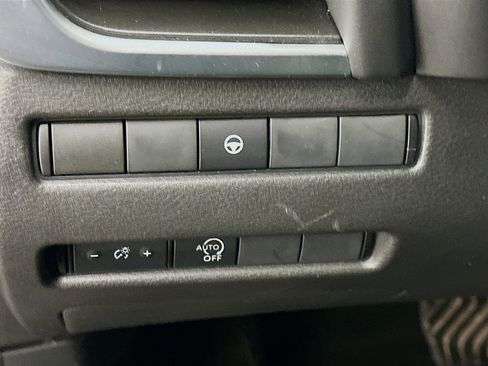 Used 2023 Nissan Rogue SV AWD/4WD image 17