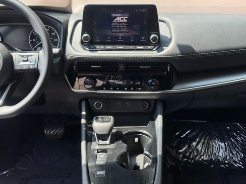 Used 2022 Nissan Rogue SV FWD image 21