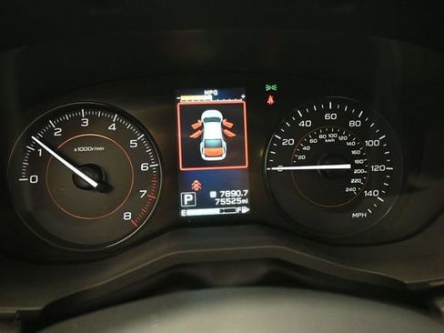 Used 2018 Subaru Crosstrek 2.0i Premium AWD/4WD image 11