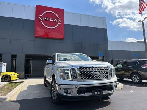 Used 2017 Nissan Titan SL RWD image 2