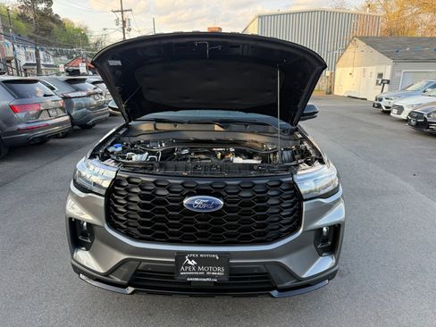 Used 2025 Ford Explorer ST-Line w/ ST-Line Street Pack image 59