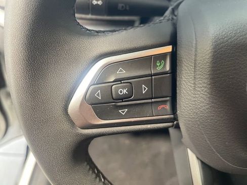 Used 2024 Jeep Compass Latitude AWD/4WD image 7