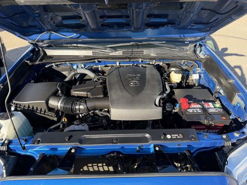 Used 2016 Toyota Tacoma TRD Sport image 39