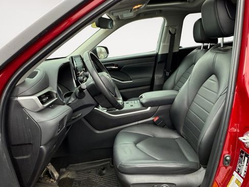 Certified 2022 Toyota Highlander XLE image 11