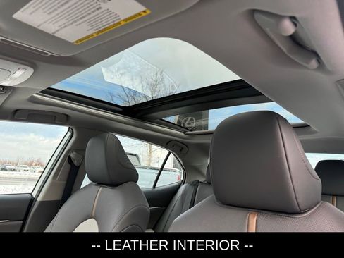 Used 2020 Toyota Camry XLE image 7