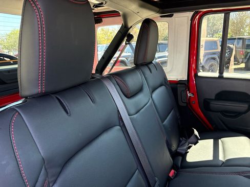 Used 2024 Jeep Wrangler Unlimited Rubicon w/ XTREMEE 35" Tire Package image 11