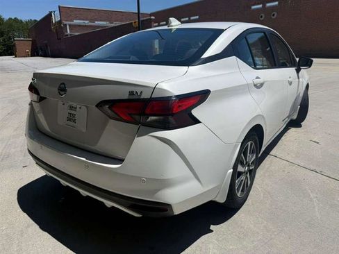 Used 2021 Nissan Versa SV FWD image 5