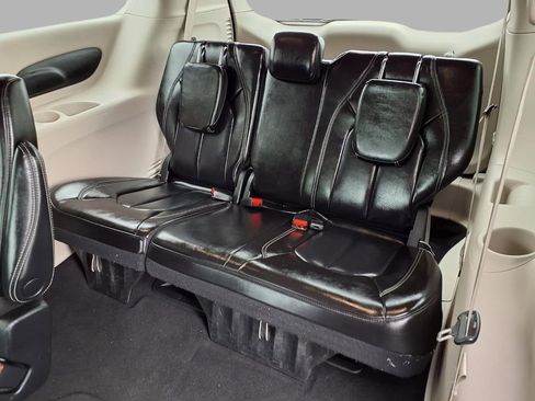 Certified 2023 Chrysler Pacifica Touring-L FWD image 25