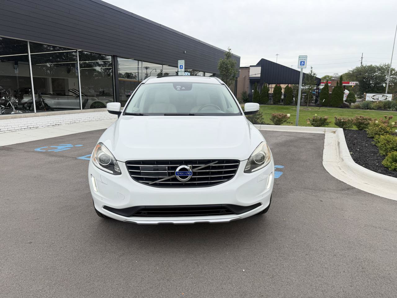 Used 2015 Volvo XC60 T5 Platinum AWD/4WD image 2