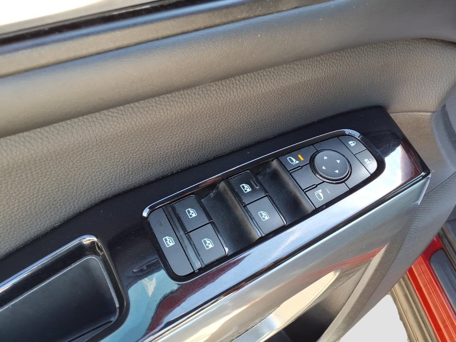 Used 2022 Nissan Pathfinder SL w/ SL Black Package AWD/4WD image 13