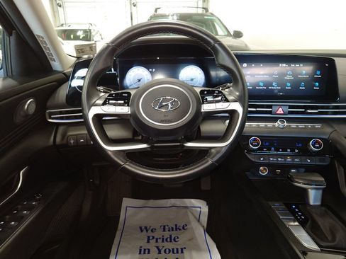 Certified 2023 Hyundai Elantra Limited FWD image 14
