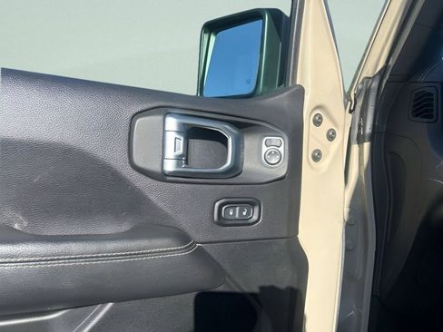Used 2020 Jeep Gladiator Overland AWD/4WD image 21