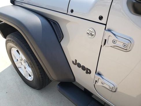 Used 2021 Jeep Wrangler Sport AWD/4WD image 11
