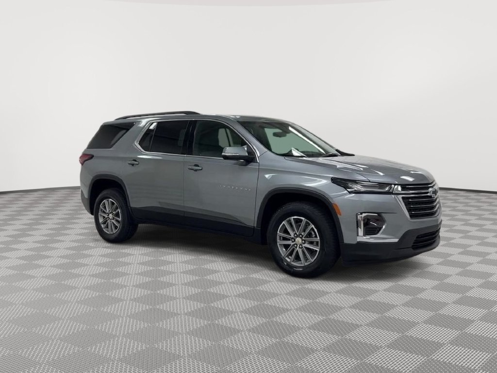 Used 2023 Chevrolet Traverse LT FWD image 2