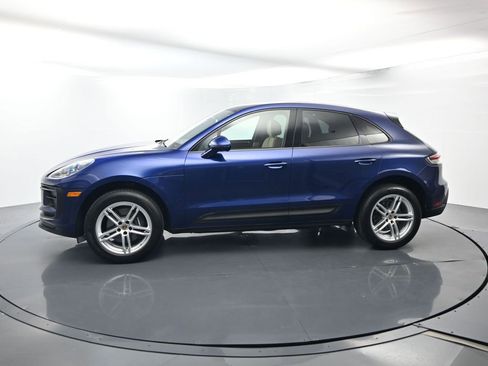 Certified 2024 Porsche Macan image 2