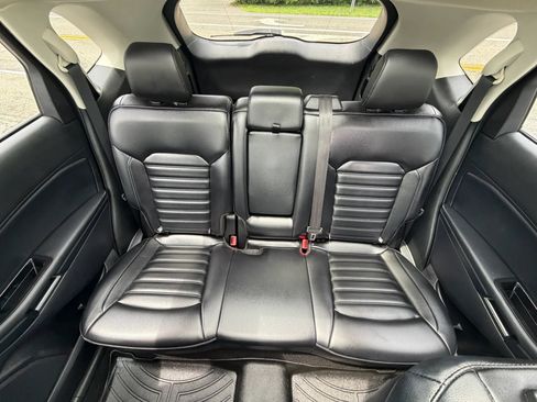 Used 2019 Ford Edge SEL w/ Equipment Group 201A AWD/4WD image 17