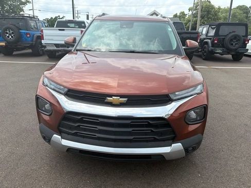 Used 2021 Chevrolet TrailBlazer LT w/ Premium Seating Package FWD image 2