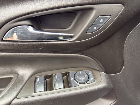 Used 2024 Chevrolet Equinox LT image 11