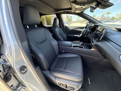 Used 2025 Lexus RX 350 Premium w/ Accessory Package (Z1) image 16