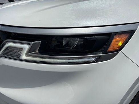 Used 2023 Kia Carnival EX FWD image 9