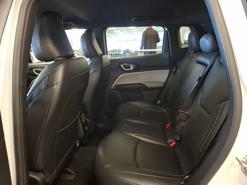 Certified 2025 Jeep Compass Limited AWD/4WD image 10