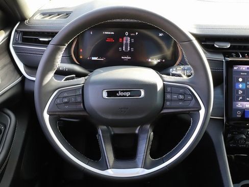 New 2025 Jeep Grand Cherokee Limited image 21