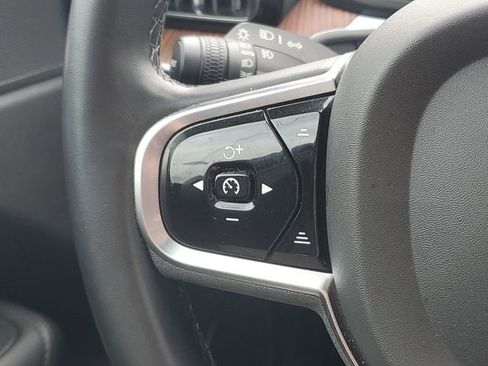 Used 2023 Volvo XC60 B5 Plus FWD image 23
