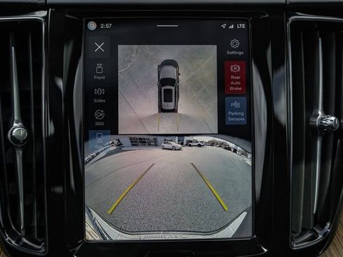 Certified 2024 Volvo XC60 T8 Ultimate w/ Protection Package Premier image 40