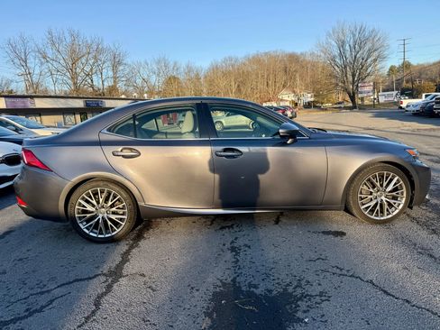 Used 2016 Lexus IS 300 AWD image 9