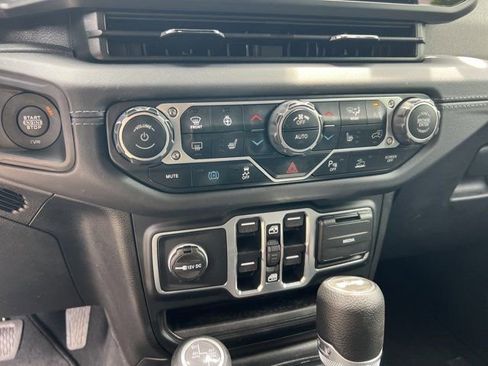Certified 2025 Jeep Wrangler Unlimited Sahara w/ Safety Group AWD/4WD image 26