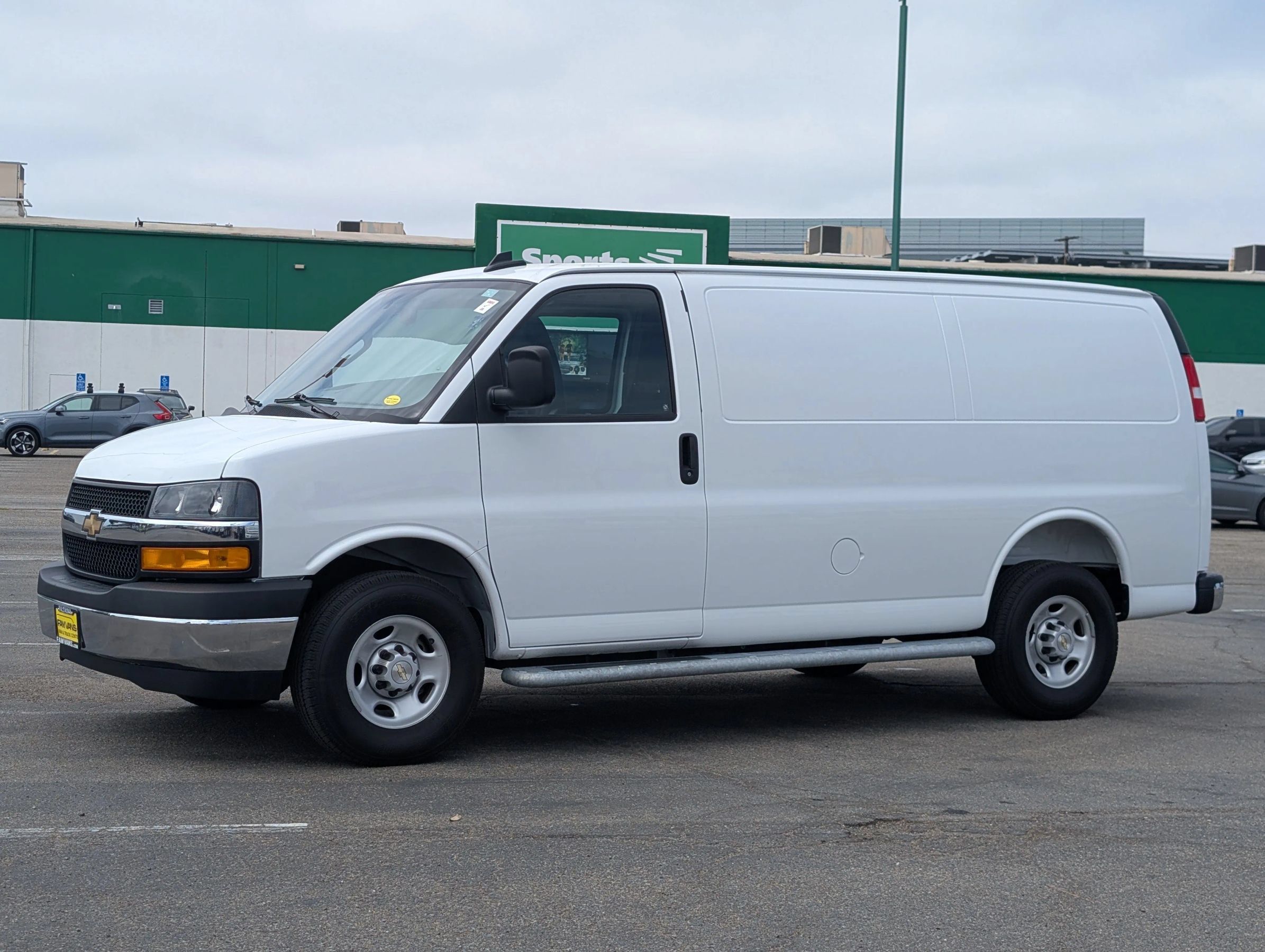 Used 2025 Chevrolet Express 2500 w/ Driver Convenience Package RWD image 3