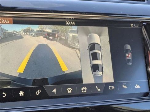 Used 2017 Land Rover Discovery HSE image 11