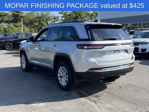 Used 2025 Jeep Grand Cherokee Laredo X AWD/4WD image 3