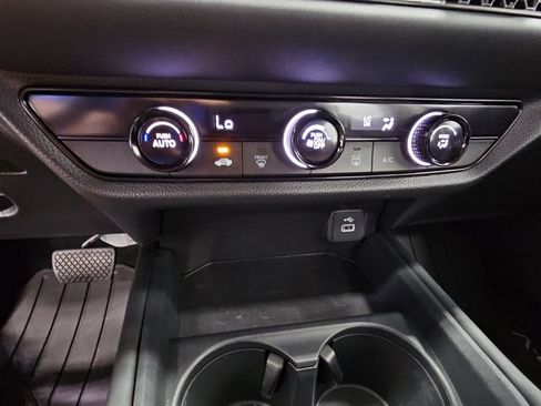 Used 2025 Honda HR-V LX image 17