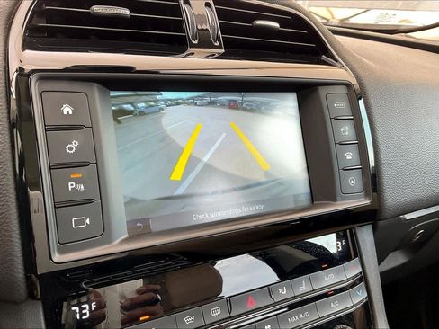 Used 2018 Jaguar F-PACE Premium image 27