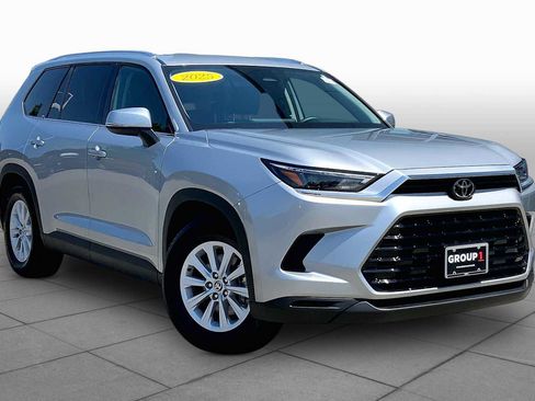 Used 2025 Toyota Grand Highlander AWD Hybrid image 3