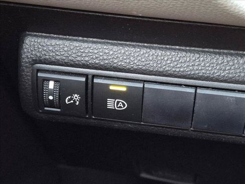 Used 2020 Toyota Corolla LE FWD image 11
