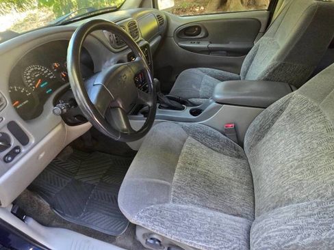 Used 2002 Chevrolet TrailBlazer LS w/ Preferred Equipment Group image 3
