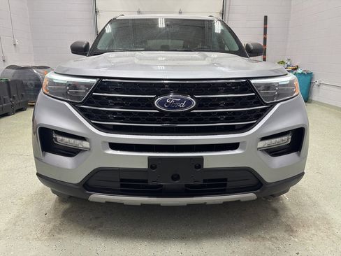 Used 2021 Ford Explorer XLT w/ Equipment Group 202A image 7