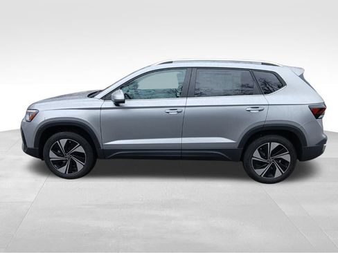 New 2025 Volkswagen Taos SE image 2