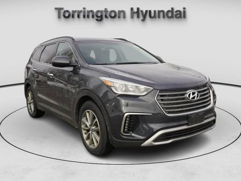Used 2017 Hyundai Santa Fe SE image 1