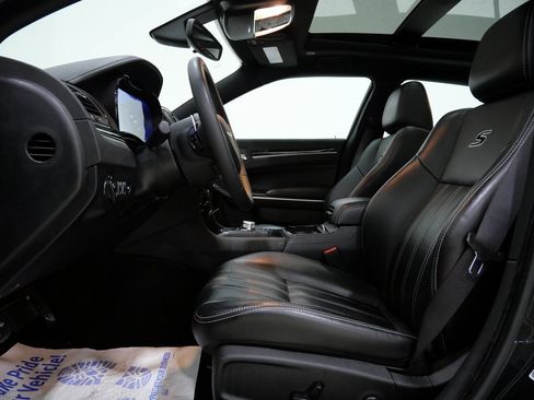 Used 2023 Chrysler 300 S image 13