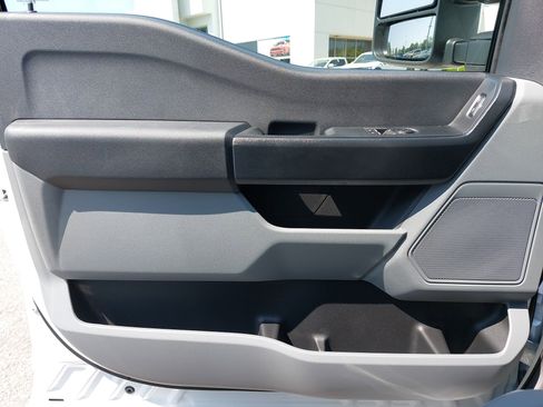 New 2025 Ford F250 XL w/ XL Chrome Package RWD image 23