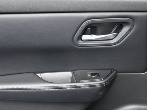 Used 2025 Nissan Rogue SV FWD image 29