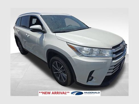 Used 2019 Toyota Highlander XLE AWD/4WD image 1